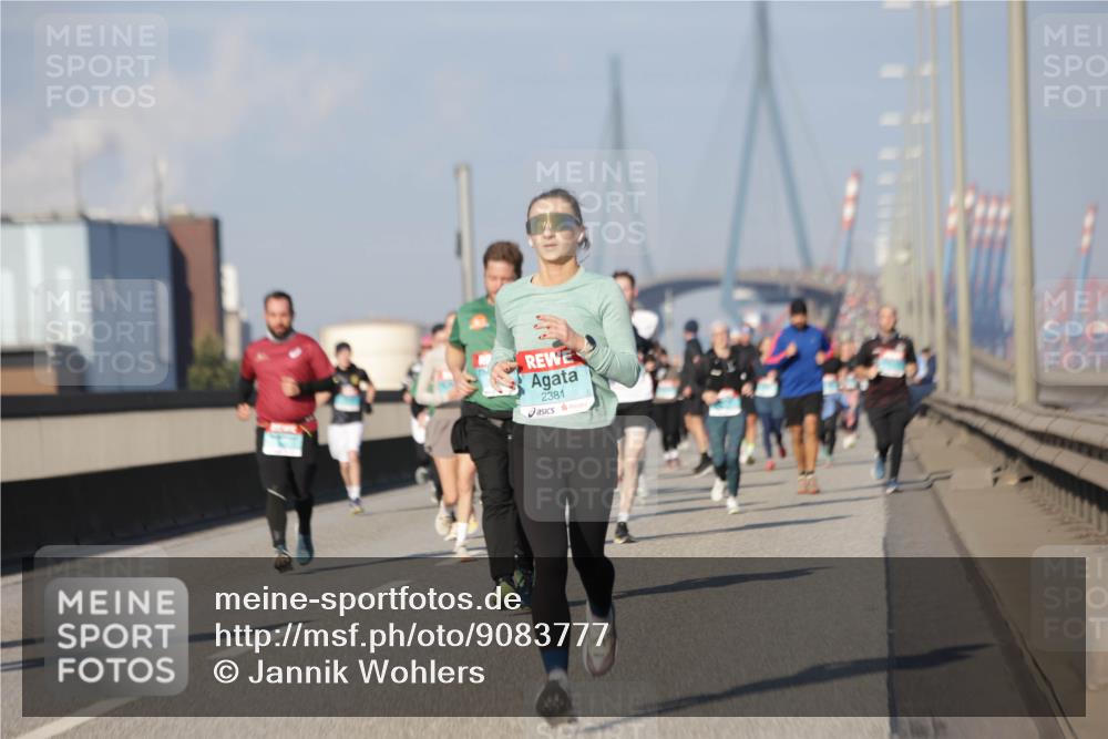 03.10.2025 - Köhlbrandbrückenlauf Jannik Wohlers http://msf.ph/oto/9083777 03.10.2025 09:56:00 Position 3 2381 meine-sportfotos.de