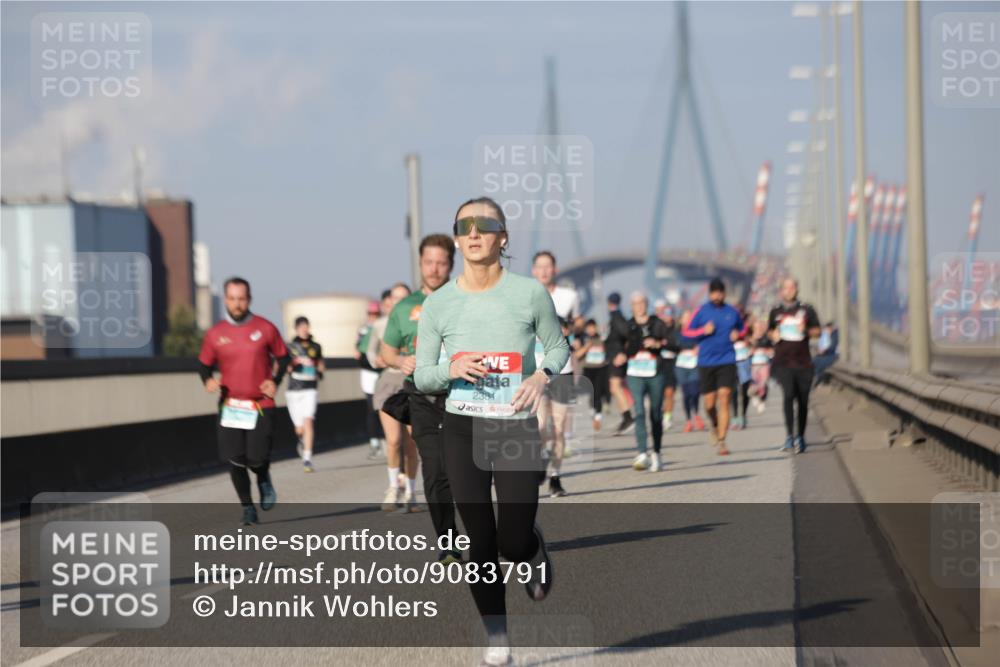 03.10.2025 - Köhlbrandbrückenlauf Jannik Wohlers http://msf.ph/oto/9083791 03.10.2025 09:56:00 Position 3 2384 meine-sportfotos.de