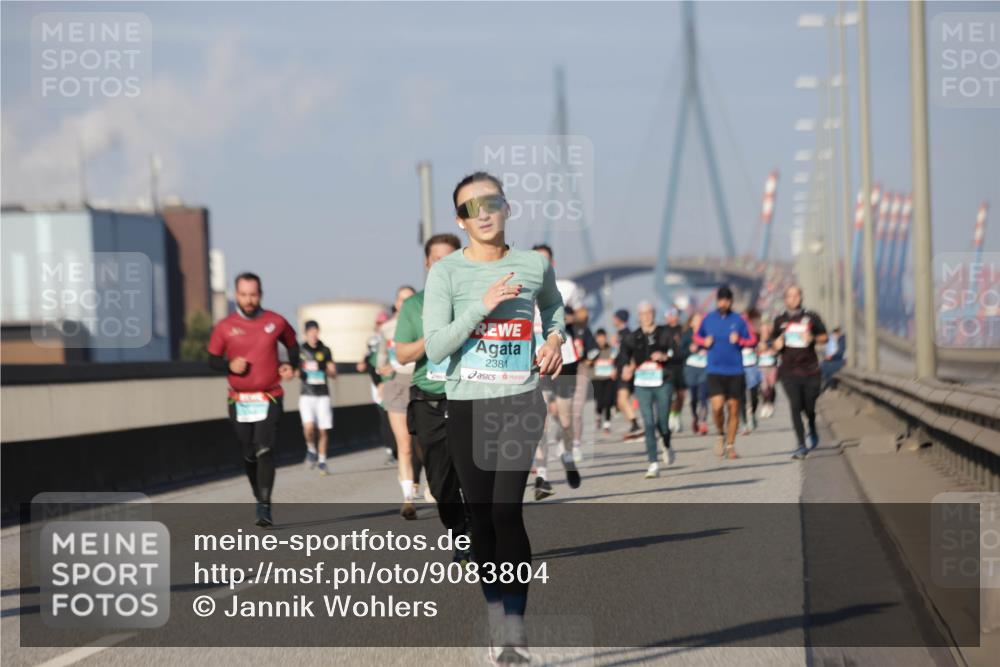 03.10.2025 - Köhlbrandbrückenlauf Jannik Wohlers http://msf.ph/oto/9083804 03.10.2025 09:56:01 Position 3 2381 meine-sportfotos.de