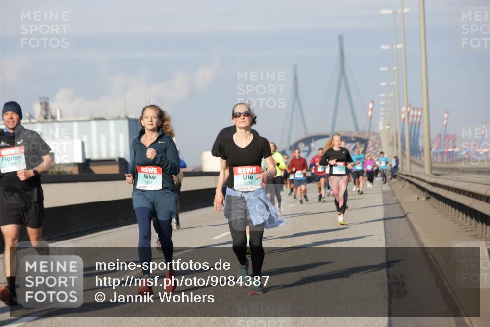 03.10.2025 - Köhlbrandbrückenlauf Jannik Wohlers http://msf.ph/oto/9084387 03.10.2025 09:56:18 Position 3 1181, 1327, 1331 meine-sportfotos.de
