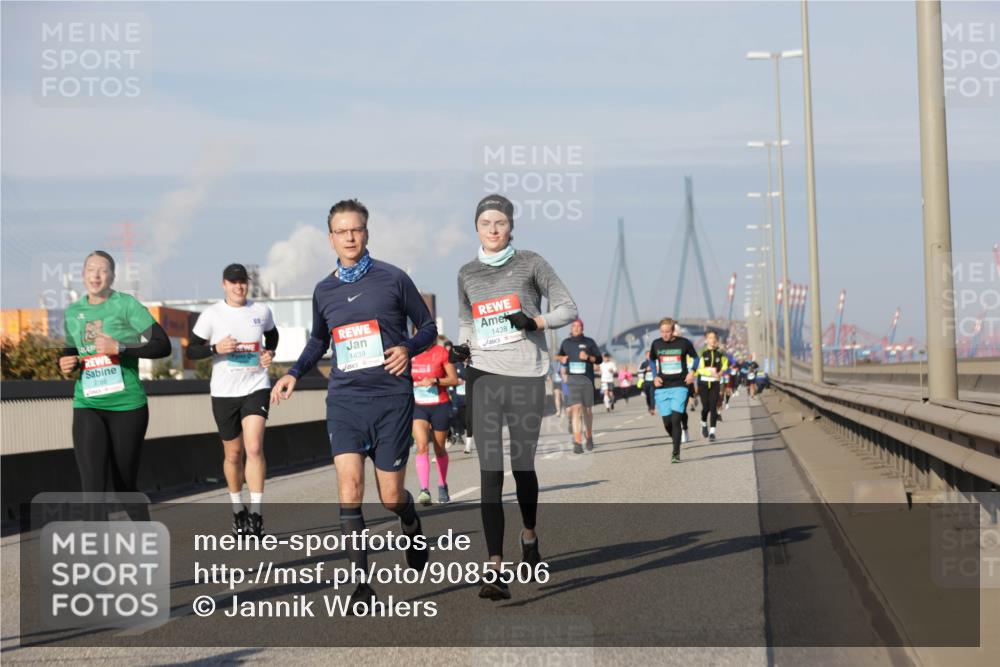 03.10.2025 - Köhlbrandbrückenlauf Jannik Wohlers http://msf.ph/oto/9085506 03.10.2025 09:56:52 Position 3 3186, 1439, 1438 meine-sportfotos.de