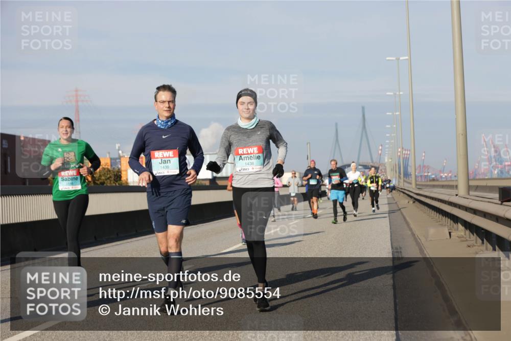 03.10.2025 - Köhlbrandbrückenlauf Jannik Wohlers http://msf.ph/oto/9085554 03.10.2025 09:56:53 Position 3 3186, 1439, 1438 meine-sportfotos.de