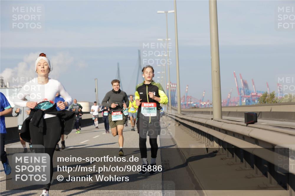 03.10.2025 - Köhlbrandbrückenlauf Jannik Wohlers http://msf.ph/oto/9085886 03.10.2025 09:57:01 Position 3 69, 3371 meine-sportfotos.de
