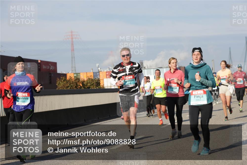03.10.2025 - Köhlbrandbrückenlauf Jannik Wohlers http://msf.ph/oto/9088828 03.10.2025 09:58:21 Position 3 2938, 3540, 1431, 2953 meine-sportfotos.de