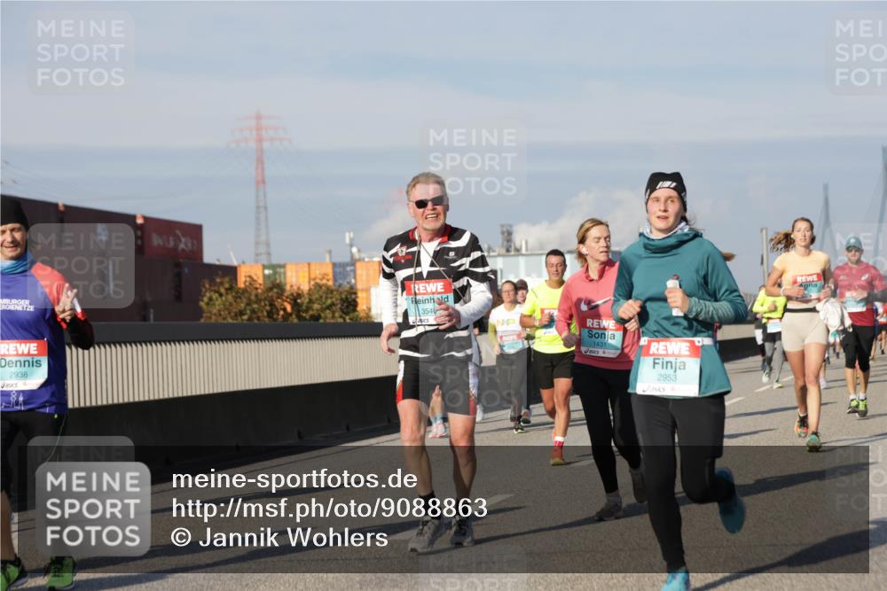 03.10.2025 - Köhlbrandbrückenlauf Jannik Wohlers http://msf.ph/oto/9088863 03.10.2025 09:58:21 Position 3 3540, 2938, 1431, 2953 meine-sportfotos.de