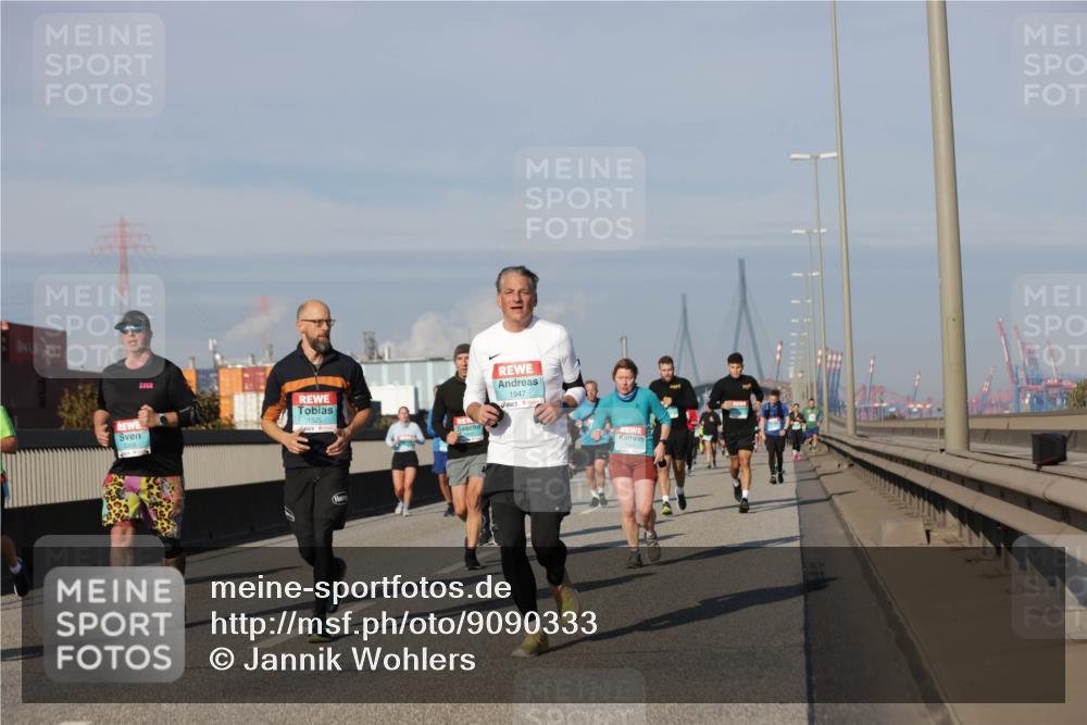 03.10.2025 - Köhlbrandbrückenlauf Jannik Wohlers http://msf.ph/oto/9090333 03.10.2025 09:58:56 Position 3 1925, 1947 meine-sportfotos.de