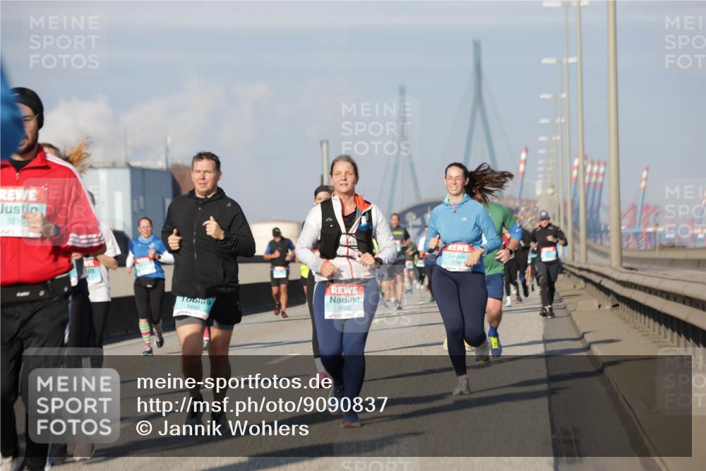 03.10.2025 - Köhlbrandbrückenlauf Jannik Wohlers http://msf.ph/oto/9090837 03.10.2025 09:59:11 Position 3 3210, 1492, 1565, 3788 meine-sportfotos.de