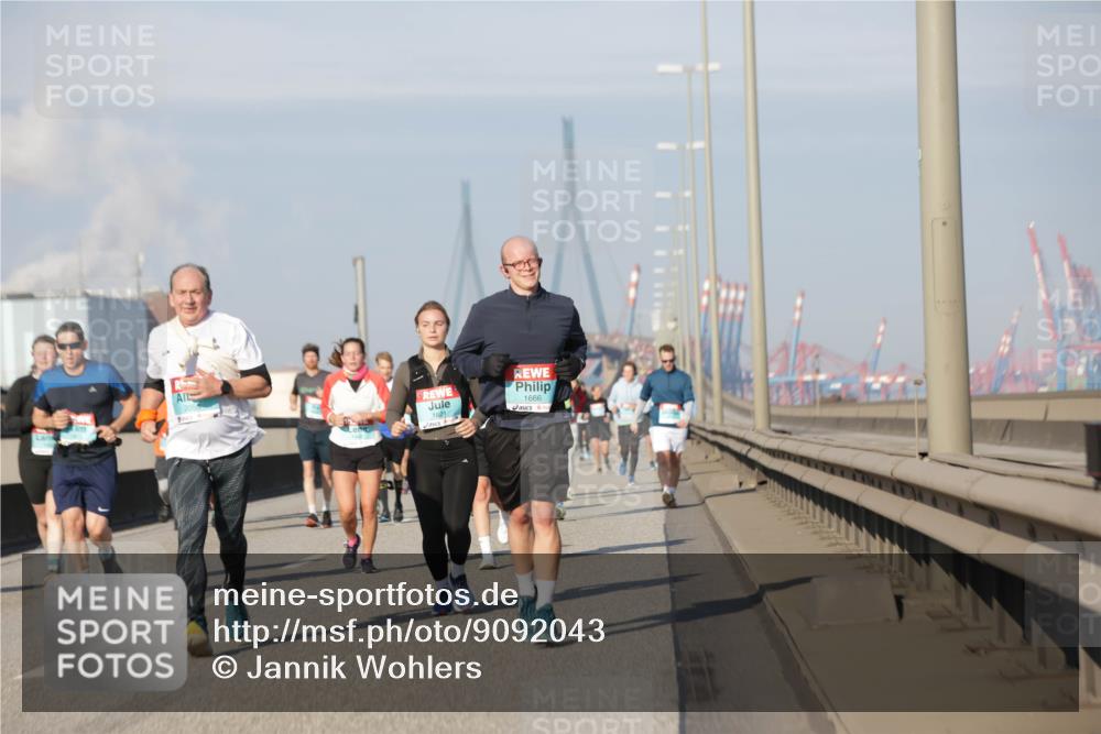 03.10.2025 - Köhlbrandbrückenlauf Jannik Wohlers http://msf.ph/oto/9092043 03.10.2025 09:59:47 Position 3 1666, 1821 meine-sportfotos.de