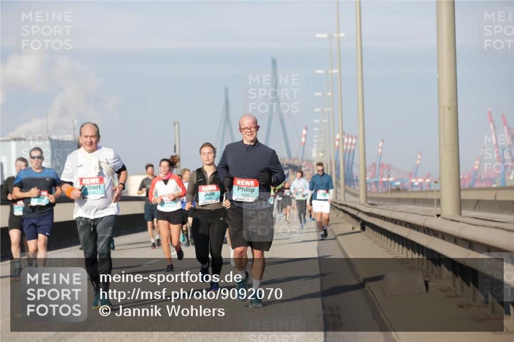 03.10.2025 - Köhlbrandbrückenlauf Jannik Wohlers http://msf.ph/oto/9092070 03.10.2025 09:59:47 Position 3 2056, 1821, 1666 meine-sportfotos.de