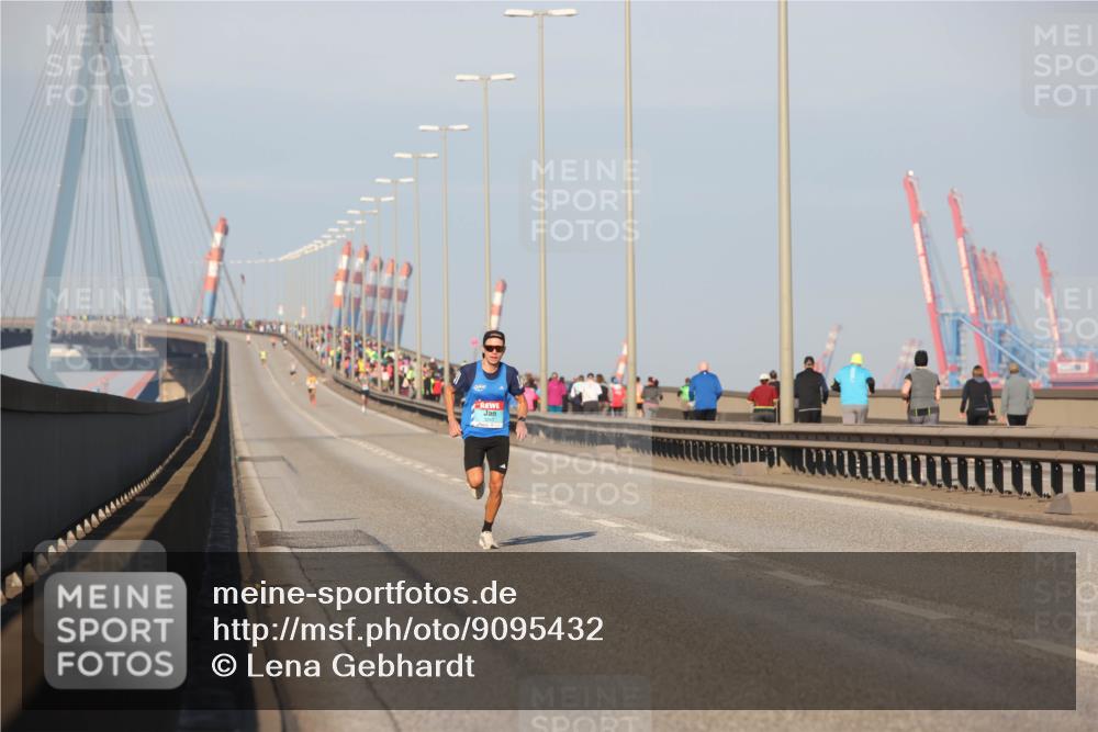 03.10.2025 - Köhlbrandbrückenlauf Lena Gebhardt http://msf.ph/oto/9095432 03.10.2025 09:32:15 Position 2  meine-sportfotos.de