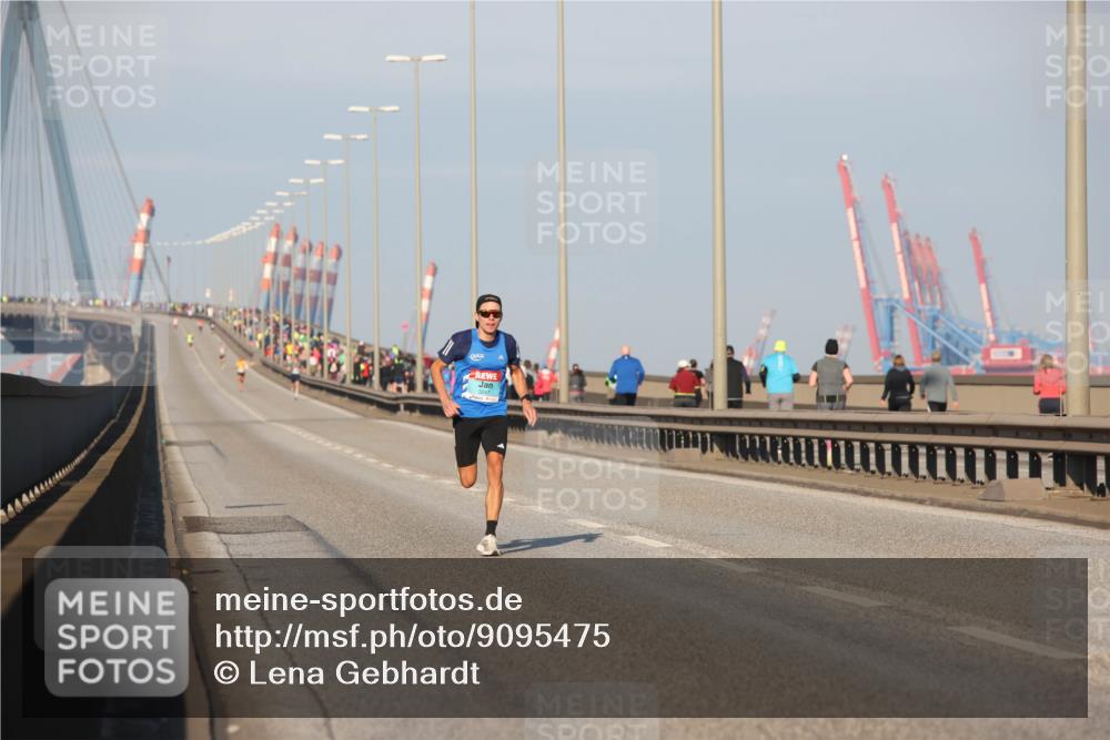 03.10.2025 - Köhlbrandbrückenlauf Lena Gebhardt http://msf.ph/oto/9095475 03.10.2025 09:32:16 Position 2  meine-sportfotos.de
