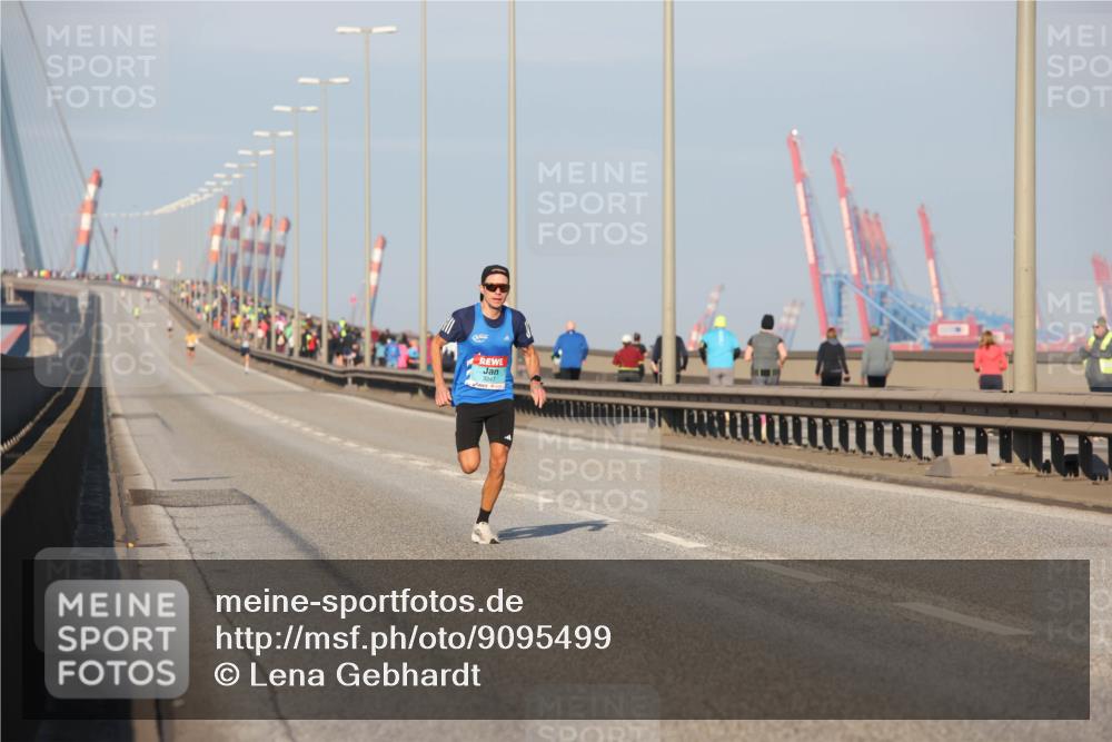 03.10.2025 - Köhlbrandbrückenlauf Lena Gebhardt http://msf.ph/oto/9095499 03.10.2025 09:32:17 Position 2 11, 3247 meine-sportfotos.de