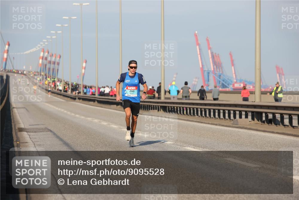 03.10.2025 - Köhlbrandbrückenlauf Lena Gebhardt http://msf.ph/oto/9095528 03.10.2025 09:32:18 Position 2 3247 meine-sportfotos.de