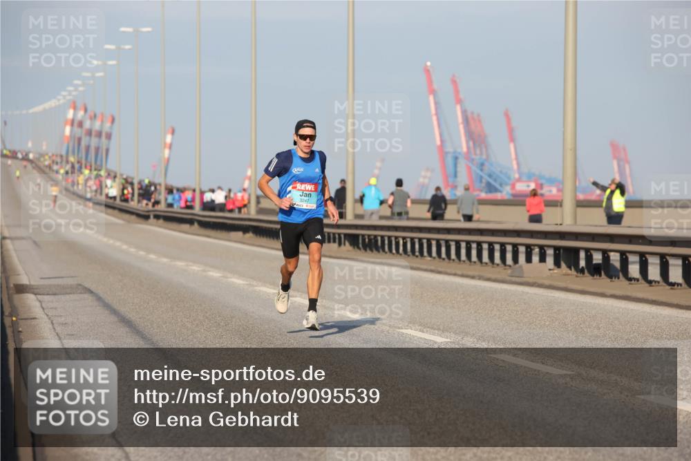 03.10.2025 - Köhlbrandbrückenlauf Lena Gebhardt http://msf.ph/oto/9095539 03.10.2025 09:32:18 Position 2 3247 meine-sportfotos.de