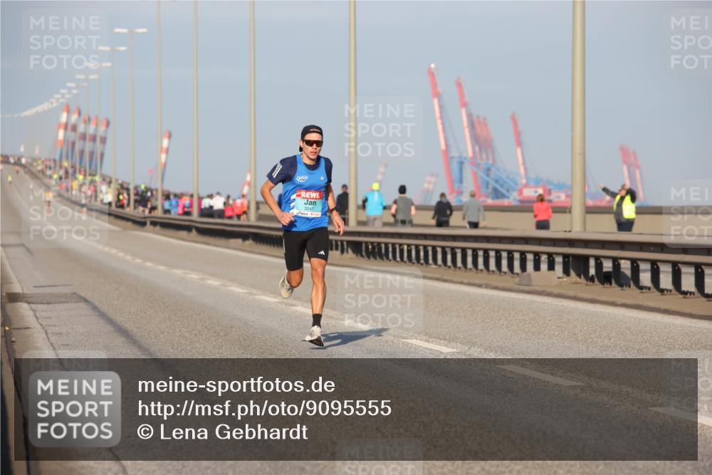 03.10.2025 - Köhlbrandbrückenlauf Lena Gebhardt http://msf.ph/oto/9095555 03.10.2025 09:32:18 Position 2  meine-sportfotos.de