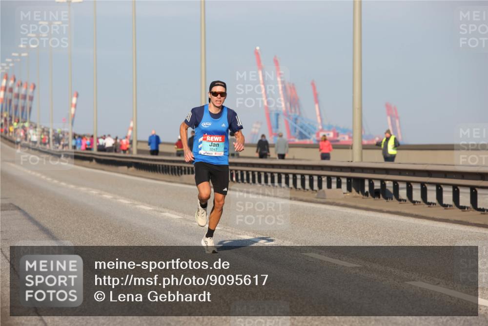 03.10.2025 - Köhlbrandbrückenlauf Lena Gebhardt http://msf.ph/oto/9095617 03.10.2025 09:32:19 Position 2 3247 meine-sportfotos.de