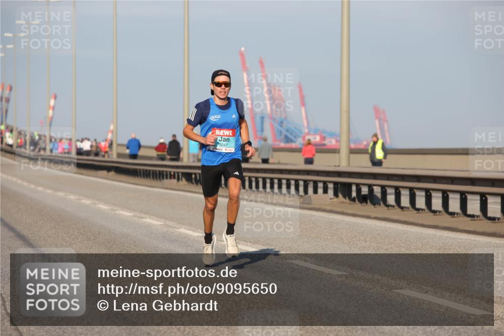 03.10.2025 - Köhlbrandbrückenlauf Lena Gebhardt http://msf.ph/oto/9095650 03.10.2025 09:32:20 Position 2 3247 meine-sportfotos.de