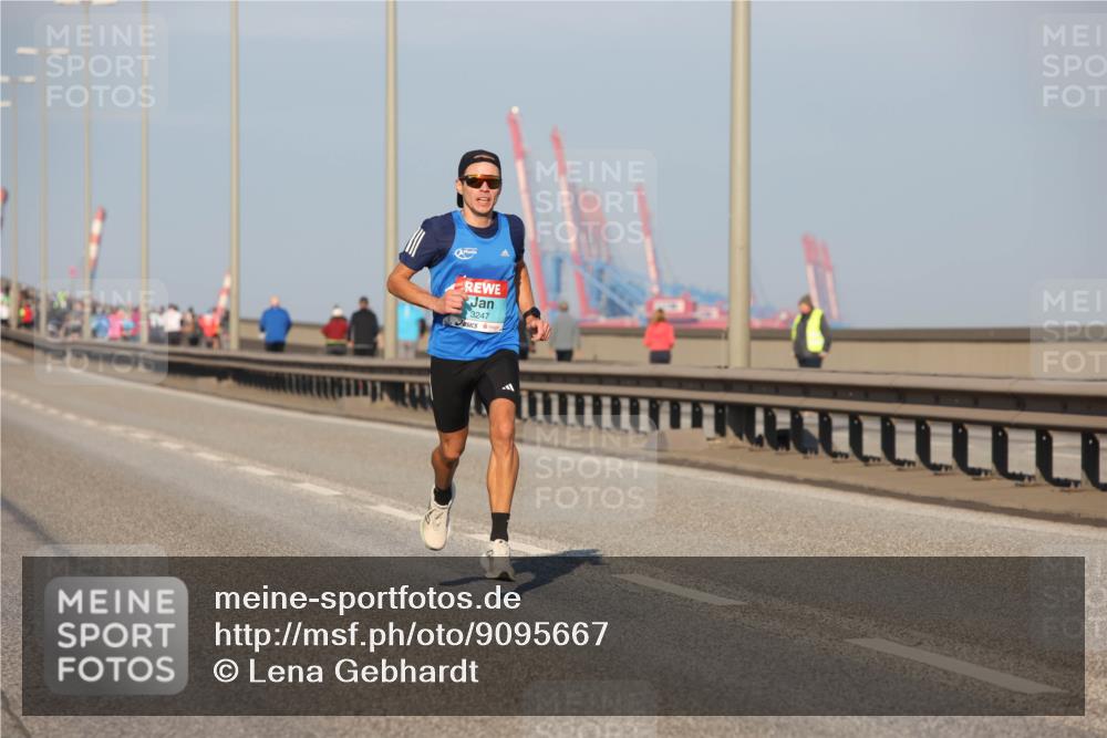03.10.2025 - Köhlbrandbrückenlauf Lena Gebhardt http://msf.ph/oto/9095667 03.10.2025 09:32:20 Position 2 3247 meine-sportfotos.de