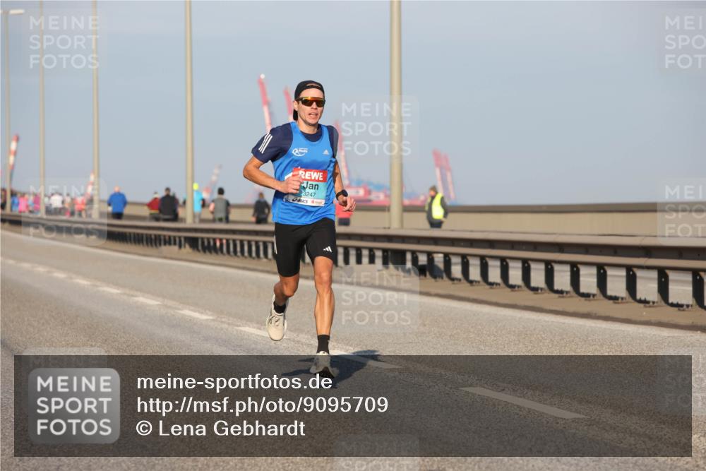 03.10.2025 - Köhlbrandbrückenlauf Lena Gebhardt http://msf.ph/oto/9095709 03.10.2025 09:32:20 Position 2 3247 meine-sportfotos.de