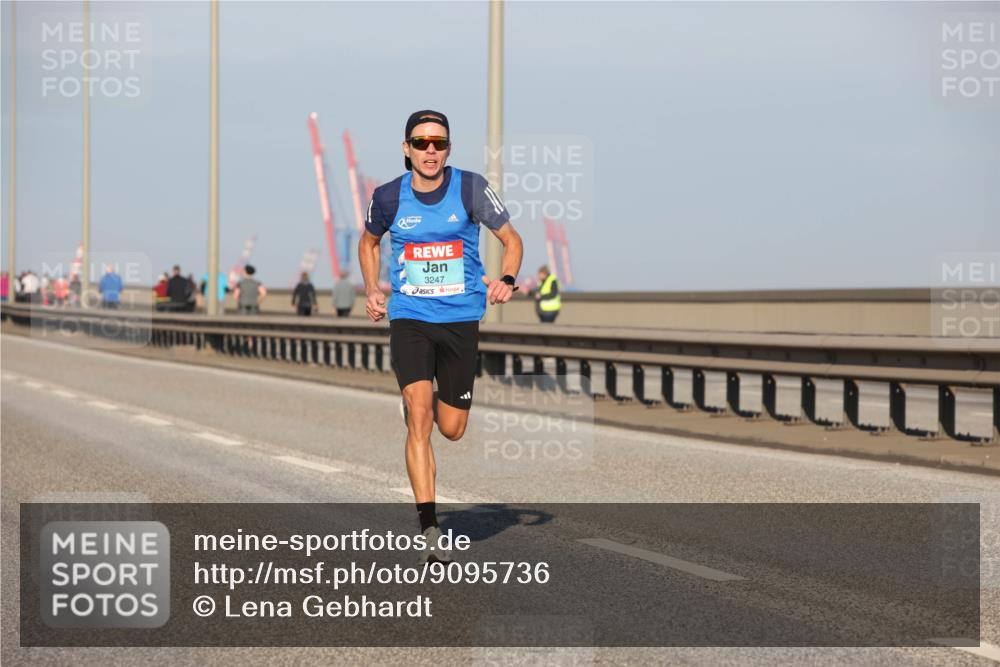 03.10.2025 - Köhlbrandbrückenlauf Lena Gebhardt http://msf.ph/oto/9095736 03.10.2025 09:32:21 Position 2 3247 meine-sportfotos.de