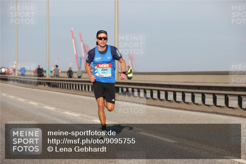 03.10.2025 - Köhlbrandbrückenlauf Lena Gebhardt http://msf.ph/oto/9095755 03.10.2025 09:32:21 Position 2 3247 meine-sportfotos.de