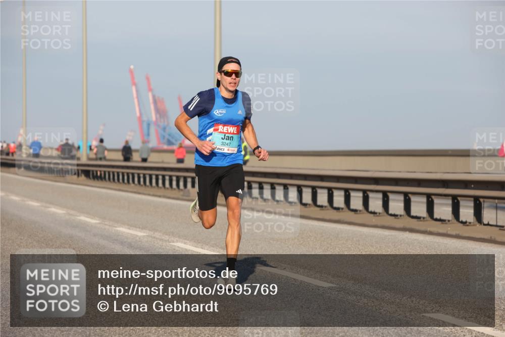 03.10.2025 - Köhlbrandbrückenlauf Lena Gebhardt http://msf.ph/oto/9095769 03.10.2025 09:32:21 Position 2 3247 meine-sportfotos.de