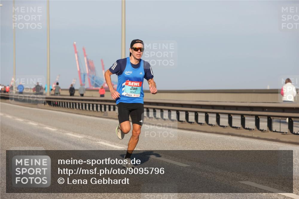 03.10.2025 - Köhlbrandbrückenlauf Lena Gebhardt http://msf.ph/oto/9095796 03.10.2025 09:32:21 Position 2 3247 meine-sportfotos.de