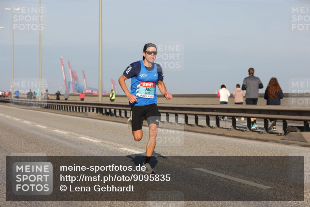 03.10.2025 - Köhlbrandbrückenlauf Lena Gebhardt http://msf.ph/oto/9095835 03.10.2025 09:32:22 Position 2 3247 meine-sportfotos.de