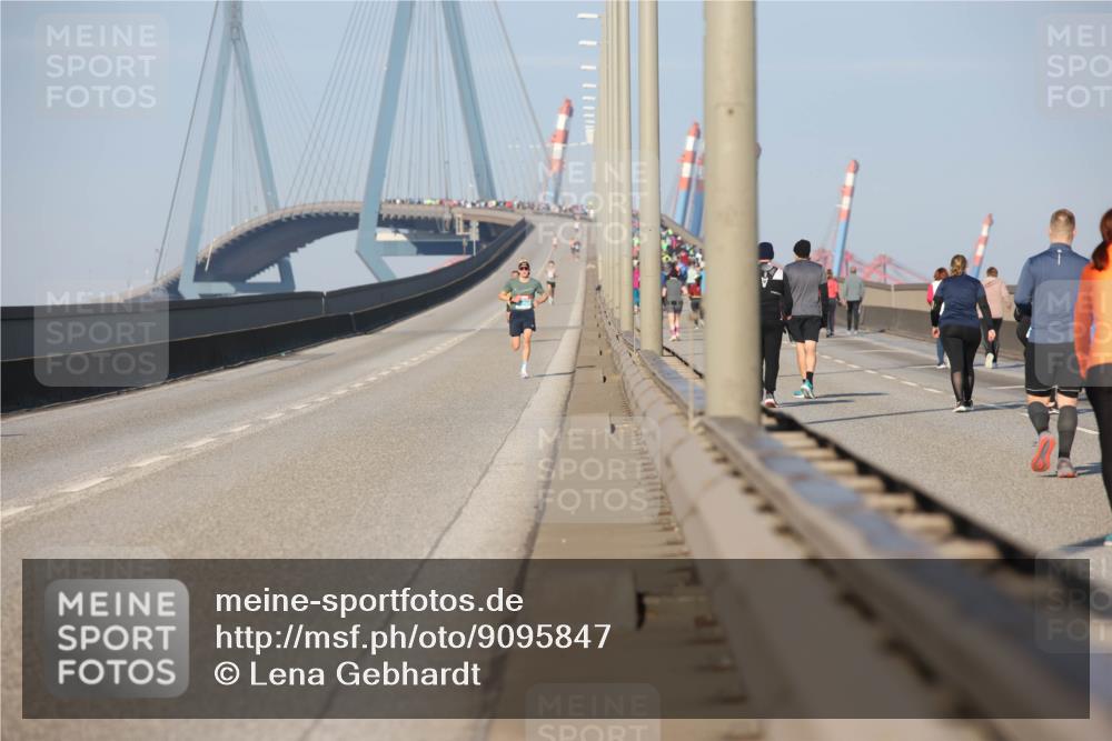 03.10.2025 - Köhlbrandbrückenlauf Lena Gebhardt http://msf.ph/oto/9095847 03.10.2025 09:32:48 Position 2  meine-sportfotos.de