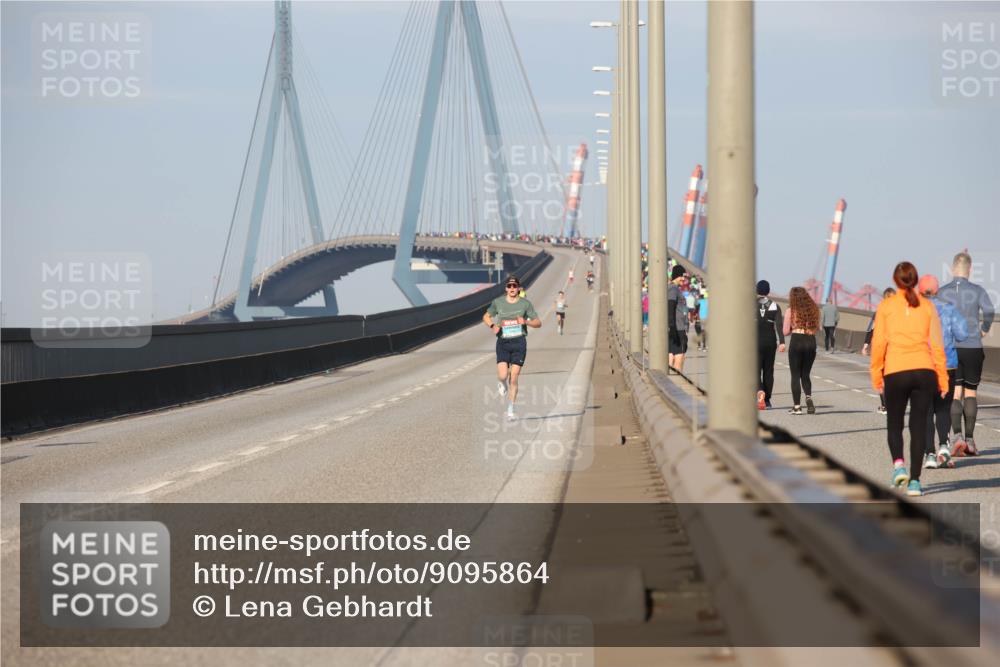 03.10.2025 - Köhlbrandbrückenlauf Lena Gebhardt http://msf.ph/oto/9095864 03.10.2025 09:32:53 Position 2  meine-sportfotos.de