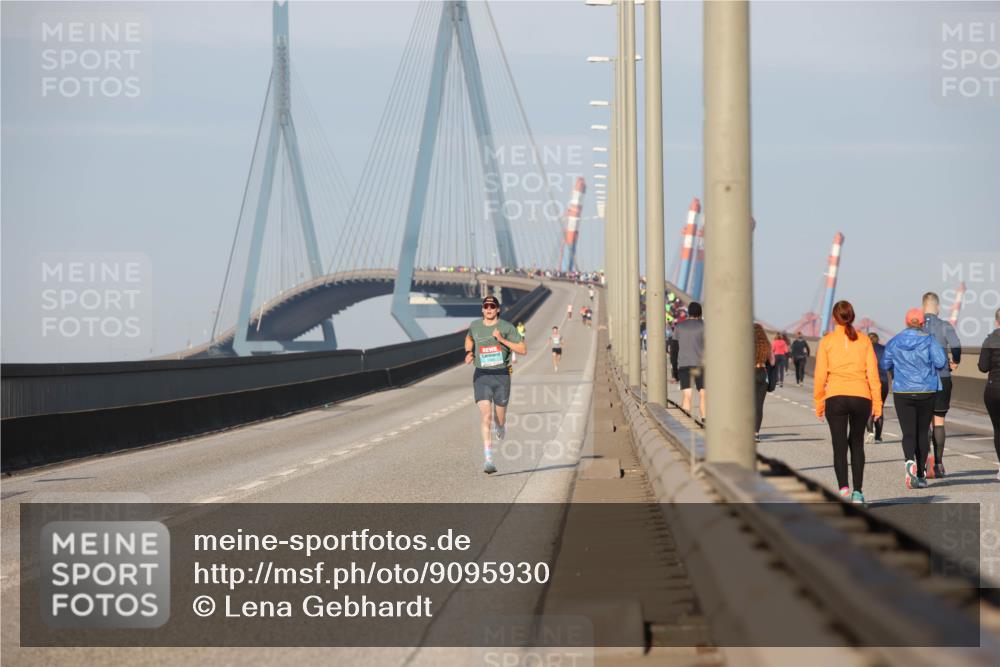 03.10.2025 - Köhlbrandbrückenlauf Lena Gebhardt http://msf.ph/oto/9095930 03.10.2025 09:32:56 Position 2  meine-sportfotos.de