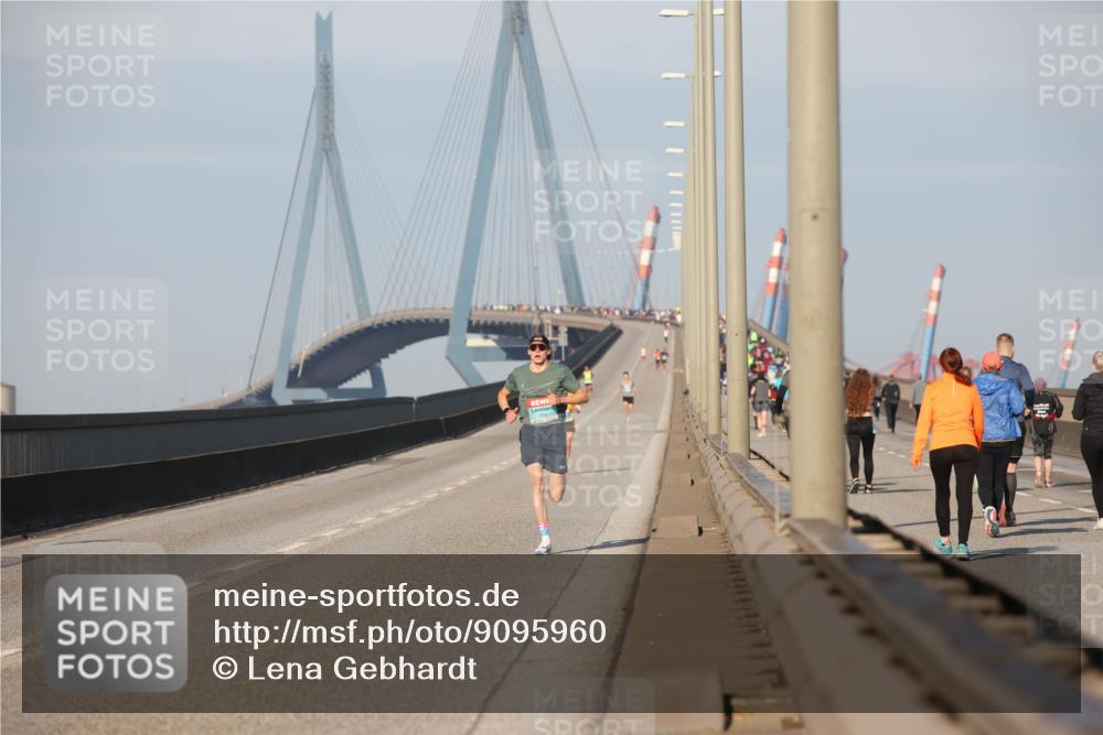 03.10.2025 - Köhlbrandbrückenlauf Lena Gebhardt http://msf.ph/oto/9095960 03.10.2025 09:32:57 Position 2  meine-sportfotos.de