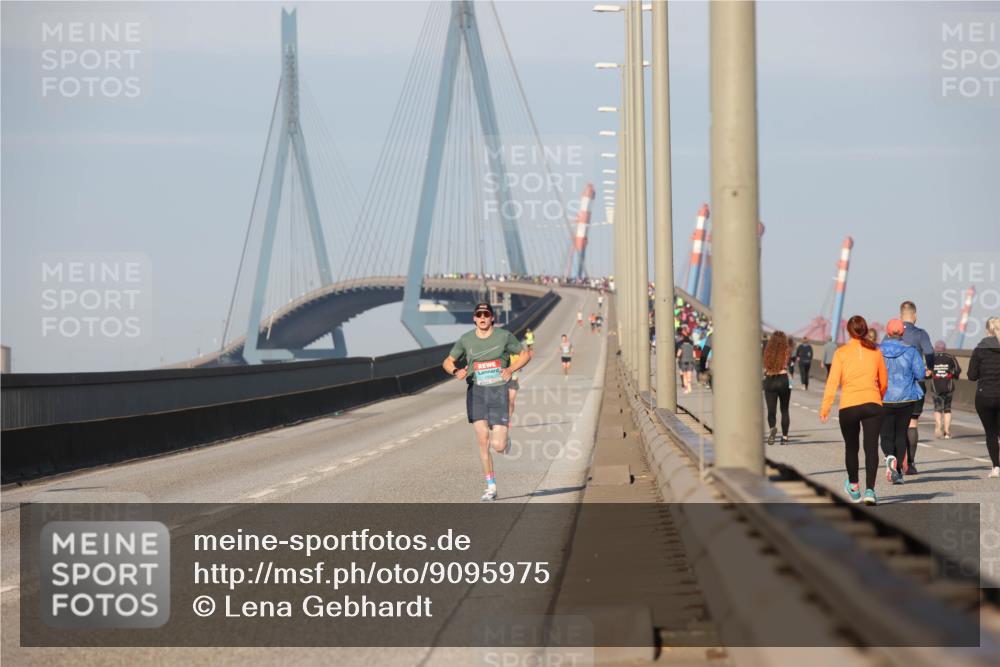 03.10.2025 - Köhlbrandbrückenlauf Lena Gebhardt http://msf.ph/oto/9095975 03.10.2025 09:32:57 Position 2  meine-sportfotos.de