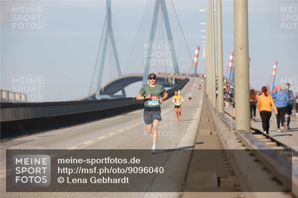 03.10.2025 - Köhlbrandbrückenlauf Lena Gebhardt http://msf.ph/oto/9096040 03.10.2025 09:33:00 Position 2  meine-sportfotos.de