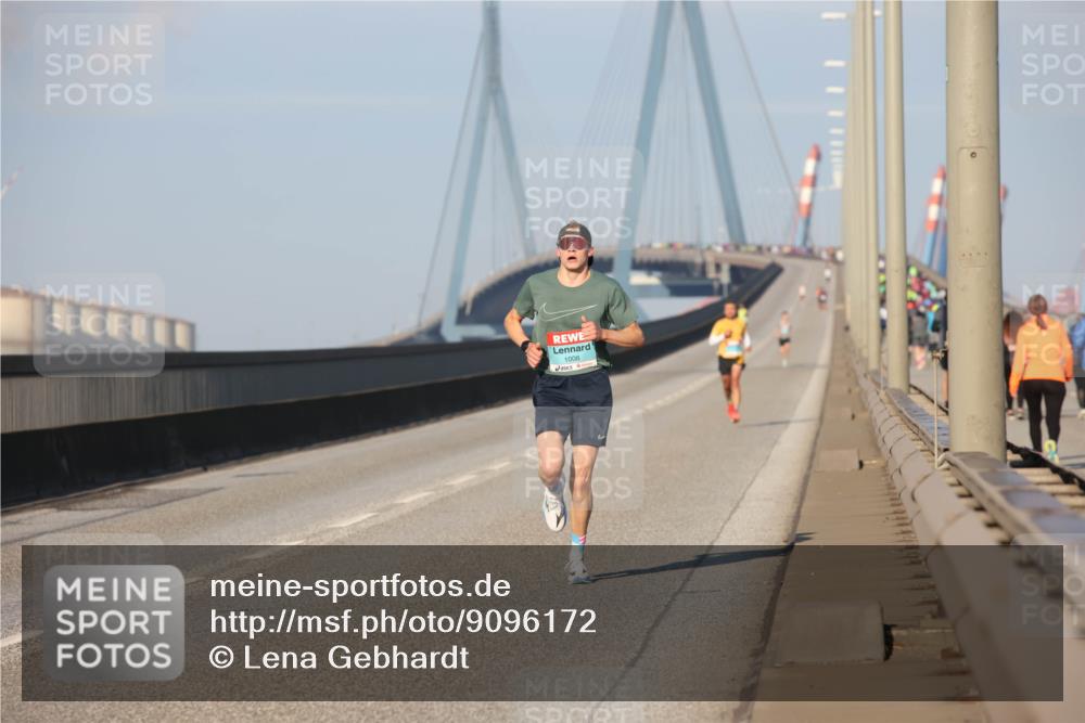 03.10.2025 - Köhlbrandbrückenlauf Lena Gebhardt http://msf.ph/oto/9096172 03.10.2025 09:33:01 Position 2  meine-sportfotos.de