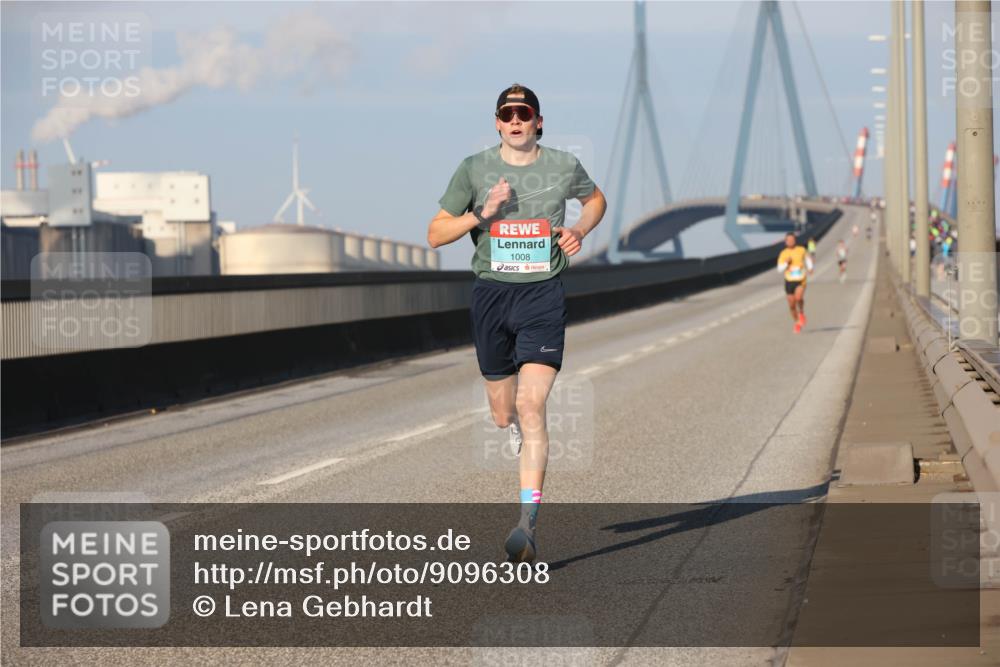 03.10.2025 - Köhlbrandbrückenlauf Lena Gebhardt http://msf.ph/oto/9096308 03.10.2025 09:33:04 Position 2 1008 meine-sportfotos.de