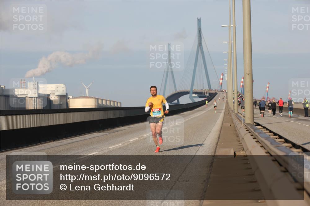 03.10.2025 - Köhlbrandbrückenlauf Lena Gebhardt http://msf.ph/oto/9096572 03.10.2025 09:33:14 Position 2  meine-sportfotos.de