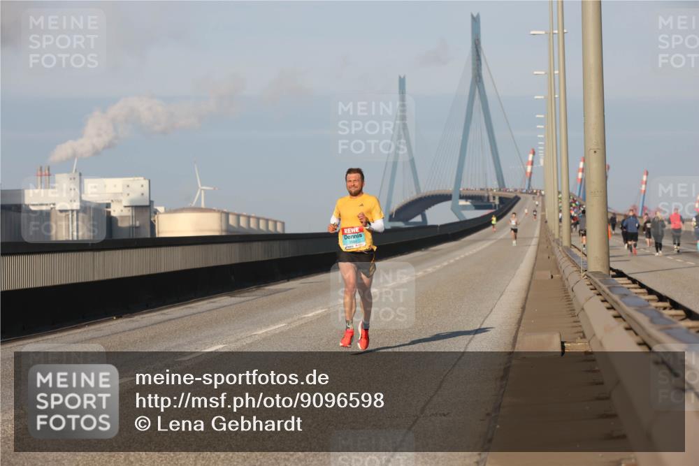 03.10.2025 - Köhlbrandbrückenlauf Lena Gebhardt http://msf.ph/oto/9096598 03.10.2025 09:33:14 Position 2  meine-sportfotos.de