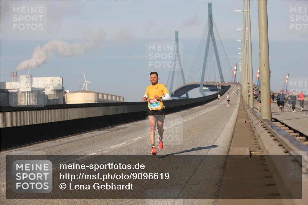 03.10.2025 - Köhlbrandbrückenlauf Lena Gebhardt http://msf.ph/oto/9096619 03.10.2025 09:33:14 Position 2  meine-sportfotos.de