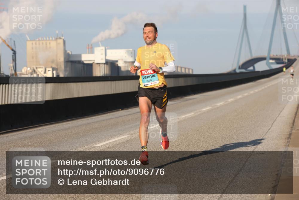 03.10.2025 - Köhlbrandbrückenlauf Lena Gebhardt http://msf.ph/oto/9096776 03.10.2025 09:33:16 Position 2 3590 meine-sportfotos.de