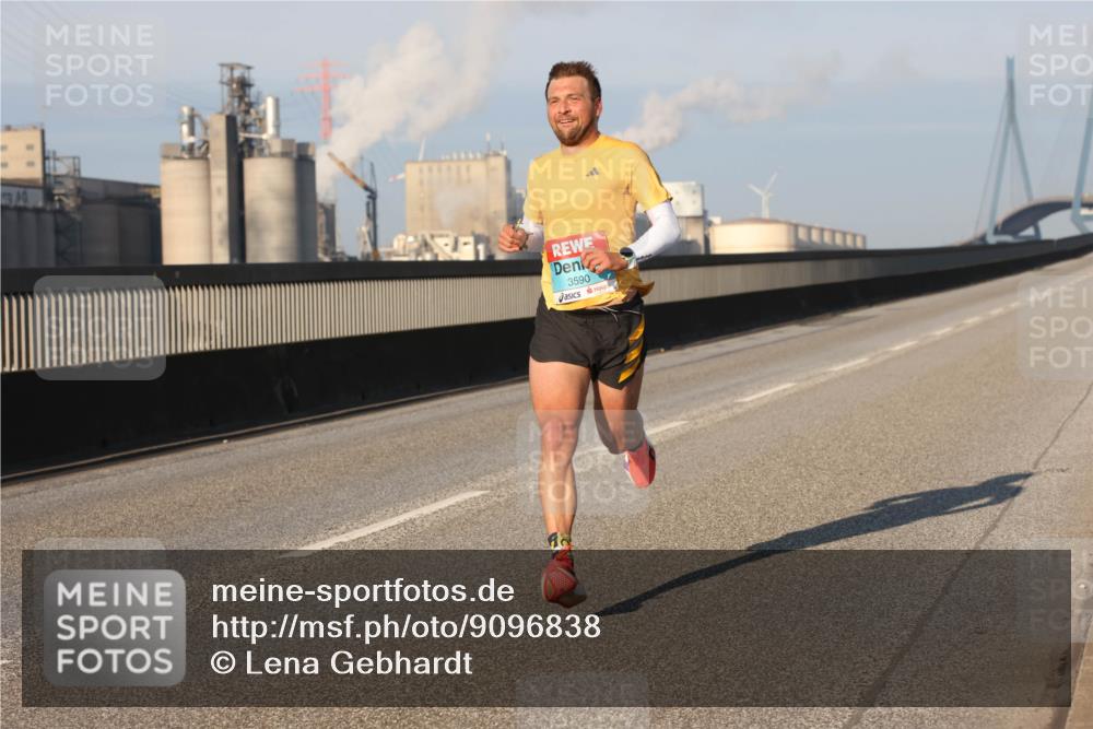 03.10.2025 - Köhlbrandbrückenlauf Lena Gebhardt http://msf.ph/oto/9096838 03.10.2025 09:33:17 Position 2 3590 meine-sportfotos.de