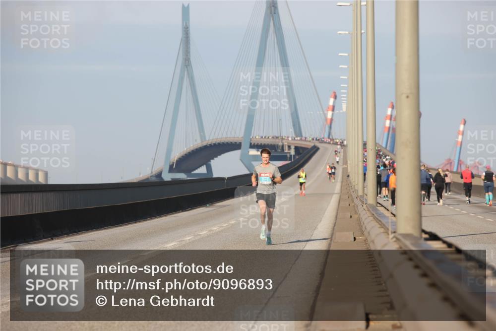 03.10.2025 - Köhlbrandbrückenlauf Lena Gebhardt http://msf.ph/oto/9096893 03.10.2025 09:33:31 Position 2  meine-sportfotos.de