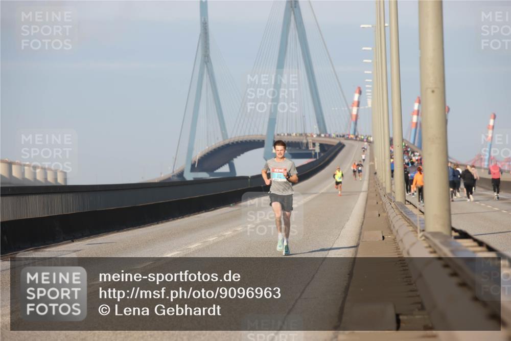 03.10.2025 - Köhlbrandbrückenlauf Lena Gebhardt http://msf.ph/oto/9096963 03.10.2025 09:33:33 Position 2  meine-sportfotos.de
