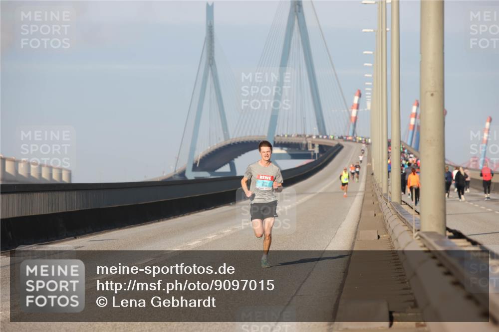 03.10.2025 - Köhlbrandbrückenlauf Lena Gebhardt http://msf.ph/oto/9097015 03.10.2025 09:33:34 Position 2  meine-sportfotos.de