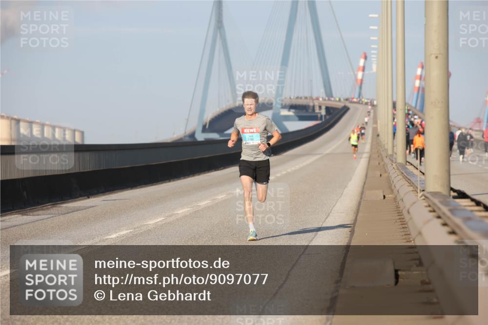 03.10.2025 - Köhlbrandbrückenlauf Lena Gebhardt http://msf.ph/oto/9097077 03.10.2025 09:33:35 Position 2  meine-sportfotos.de