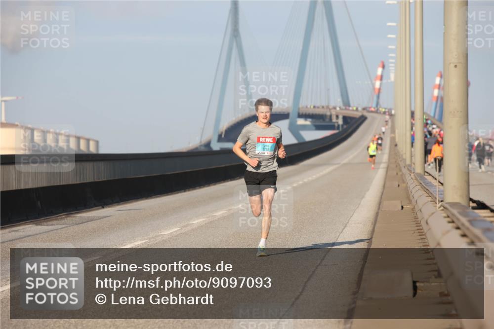 03.10.2025 - Köhlbrandbrückenlauf Lena Gebhardt http://msf.ph/oto/9097093 03.10.2025 09:33:35 Position 2  meine-sportfotos.de