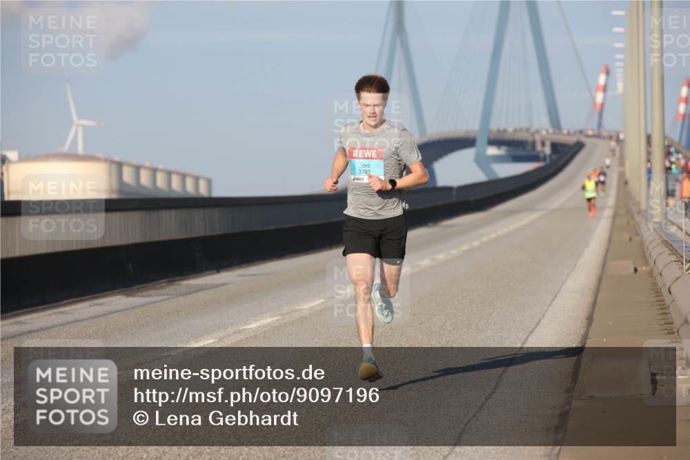 03.10.2025 - Köhlbrandbrückenlauf Lena Gebhardt http://msf.ph/oto/9097196 03.10.2025 09:33:37 Position 2  meine-sportfotos.de