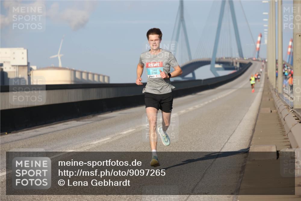 03.10.2025 - Köhlbrandbrückenlauf Lena Gebhardt http://msf.ph/oto/9097265 03.10.2025 09:33:38 Position 2 3782 meine-sportfotos.de