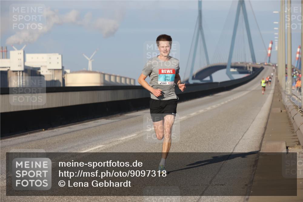 03.10.2025 - Köhlbrandbrückenlauf Lena Gebhardt http://msf.ph/oto/9097318 03.10.2025 09:33:39 Position 2  meine-sportfotos.de