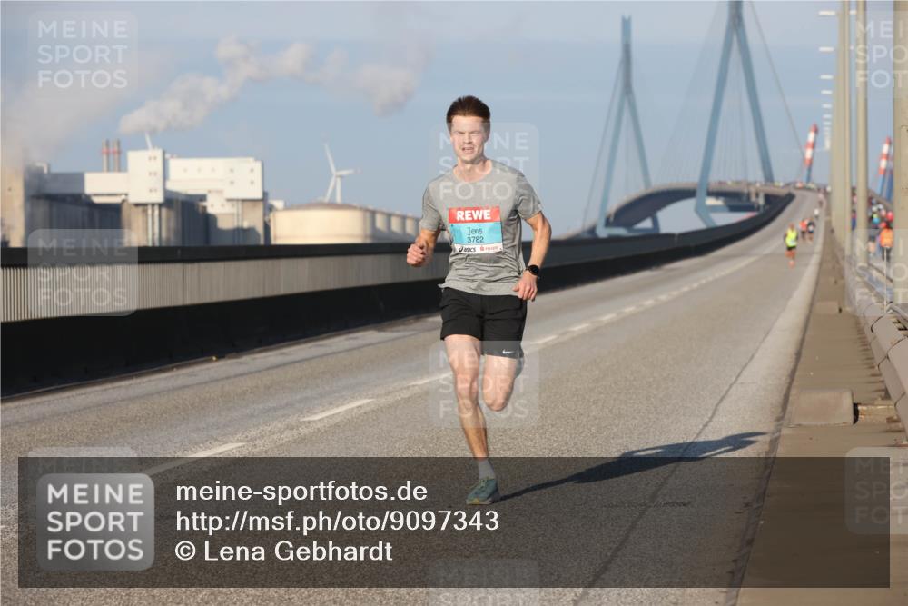 03.10.2025 - Köhlbrandbrückenlauf Lena Gebhardt http://msf.ph/oto/9097343 03.10.2025 09:33:39 Position 2 3782 meine-sportfotos.de